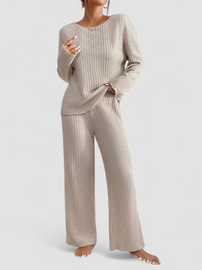 Mira™ | Elegant set för kvinnor med ribbad tröja och rak ben