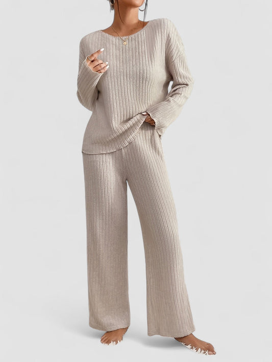 Mira™ | Elegant set för kvinnor med ribbad tröja och rak ben